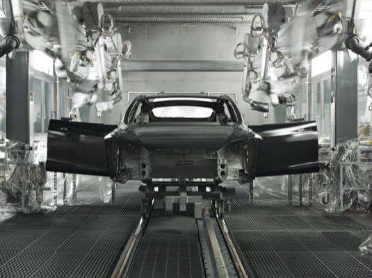 auto Tesla Model S výroba v továrně Fremont