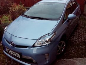 auto Toyota Prius plug-in hybrid
