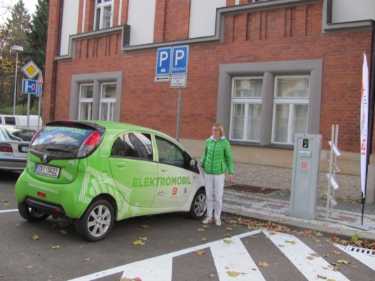 auto dobíjecí stanice Hradec Králové u Hučáku Východní Čechy Česká republika ČEZ