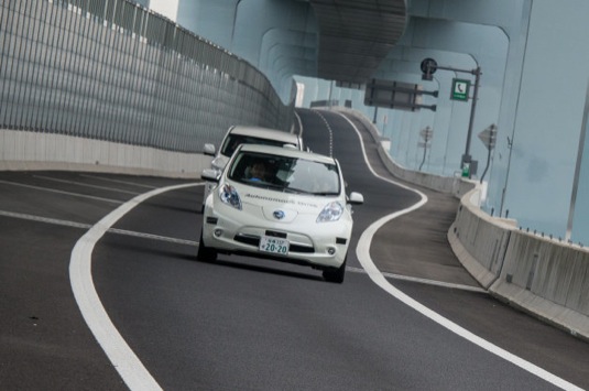 auto elektrické auto Nissan Leaf autonomní robotická auta Japonsko prefektura Kanagawa