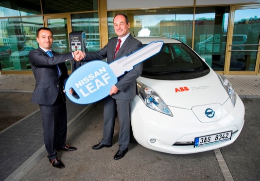 auto elektromobil Nissan Leaf ABB Praha