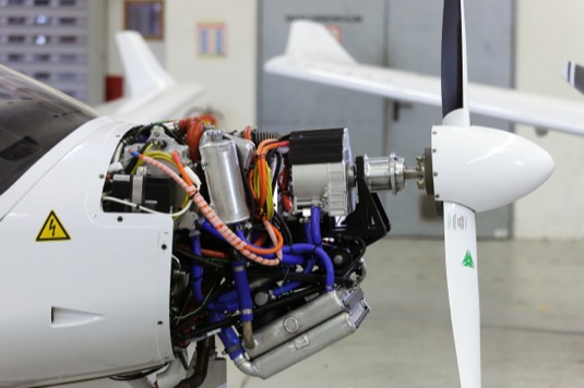 letecký motor elektrický hybridní