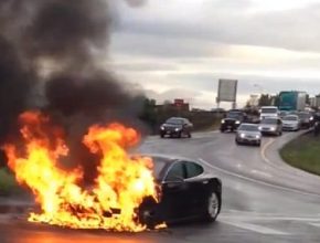 auto požár elektromobilu Tesla Model S