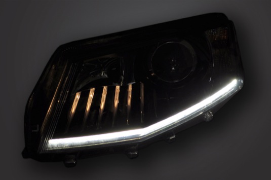 Finální produkt - přední reflektor Škoda Octavia III