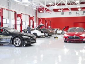 auto servisní centrum Tesla Motors