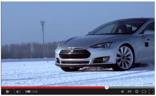 auto Tesla Model S zima