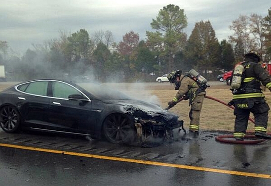 Požár elektromobilu Tesla S