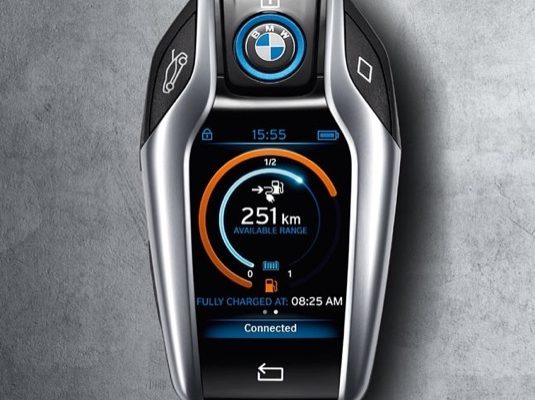 auto BMW i8 plug-in hybrid klíč