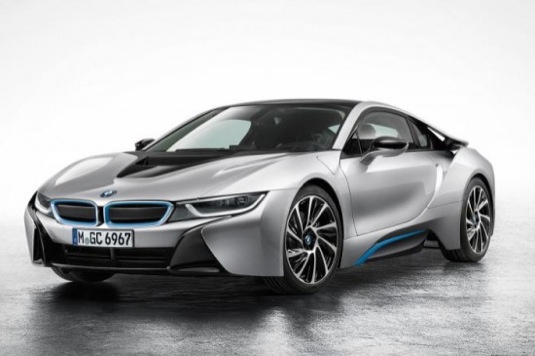 auto BMW i8 plug-in hybrid produkční verze