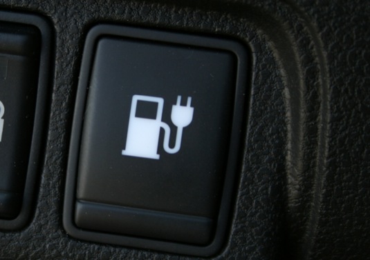auto dobíjecí stanice pro elektromobil New York elektrické auto Nissan Leaf