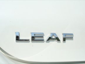auto Nissan Leaf