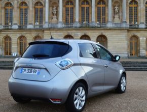 auto Renault Zoe elektromobil zámek Versailles Francie