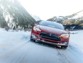 auto elektromobil Tesla Model S sníh Evropa Norsko
