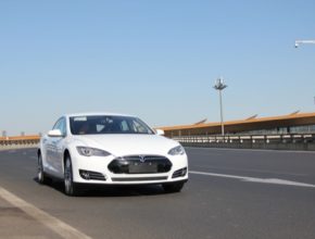 auto elektromobil Tesla Model S v Číně