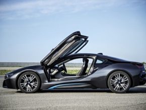 auto BMW i8 plug-in hybrid