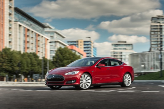 auto elektromobil tesla model s v evropě tesla motors automobilka