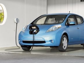 auto elektromobil Nissan Leaf Kanada dobíjení
