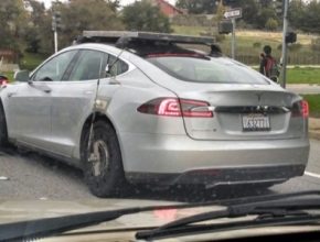 auto video testovací mula Tesla Model X - elektromobil Tesla Model S
