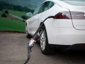 Tesla CHAdeMO adaptér