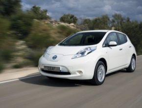 auto elektromobil Nissan Leaf elektrické auto vyráběné v Británii