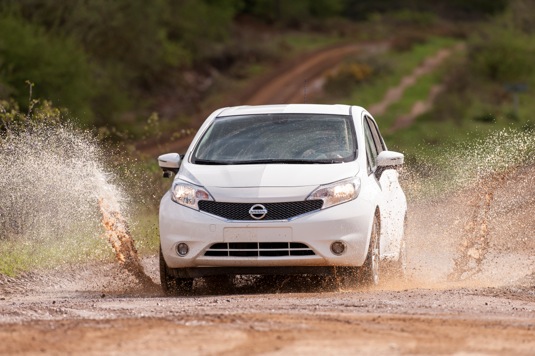 auto Nissan Note samočistící lak nanotechnologie