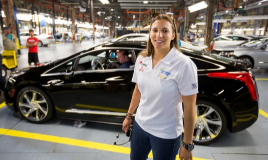 auto plug-in hybrid první Cadillac ELR sjíždí z výrobní linky továrny Detroit Hamtramck
