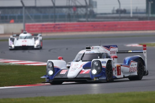 auto Toyota závodní hybrid TS040