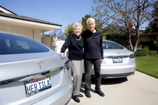 auto Briscos nejstarší senioři majitelé elektromobilů Tesla Model S