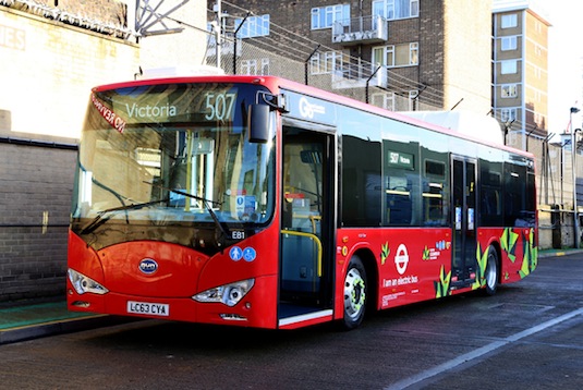 auto elektrický autobus ebus BYD v Londýně