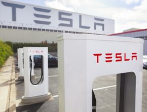 auto dobíjení elektromobilů rychlodobíječka Tesla Supercharger