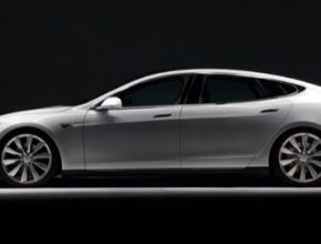 auto elektromobil Tesla Model S delší rozvor