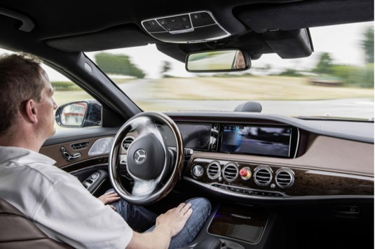 auto Mercedes-Benz S500 Intelligent Drive robotické auto autopilot