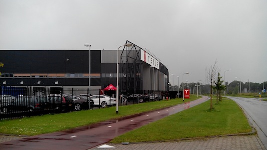 Tesla evropské distribuční centrum Tilburg Nizozemsko