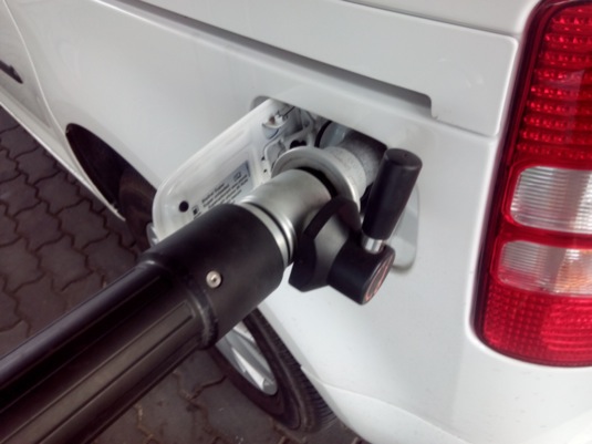 auto CNG stlačený zemní plyn plynové auto dodávka Volkswagen Caddy