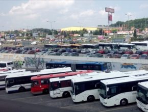 auto hromadná městská doprava autobus Praha Černý most