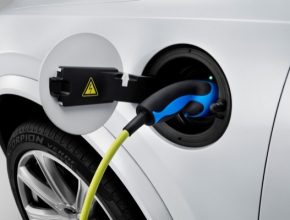 auto Volvo XC90 plug-in hybrid twin engine
