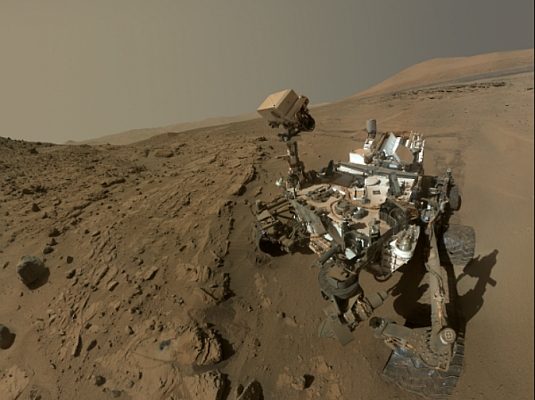 Vesmírné vozítko Curiosity na Marsu