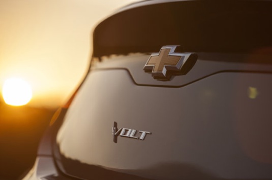 auto Chevrolet Volt 2015 teaser nová generace plug-in hybridu