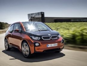 auto elektromobil BMW i3 nová reklama auto roku v Británii