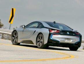 auto BMW i8 plug-in hybrid supersport