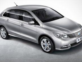 Elektromobil Denza, vyráběný v Číně pro tamní trh, ujede na jedno nabití až 253 km.