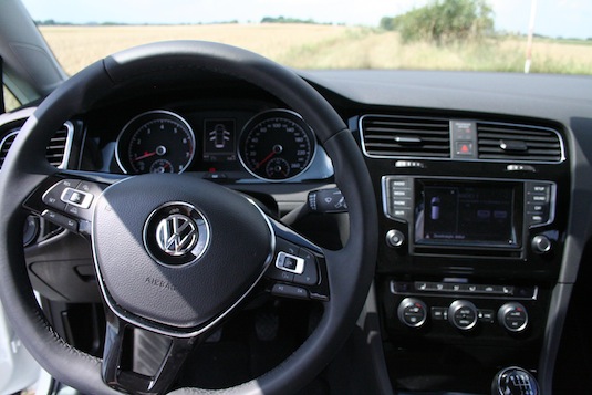 auto test Volkswagen Golf TGI Variant Bluemotion