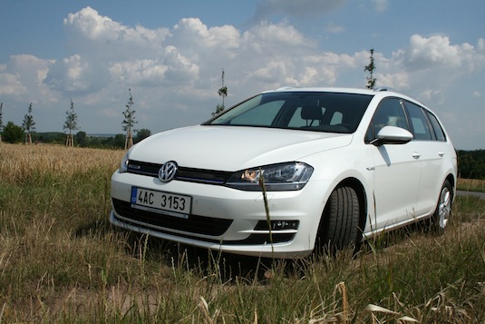 auto test Volkswagen Golf TGI Variant Bluemotion