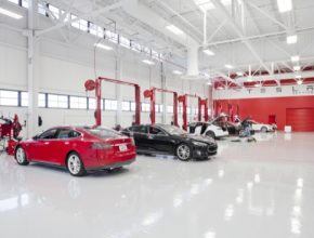 auto Tesla Motors servisní centrum