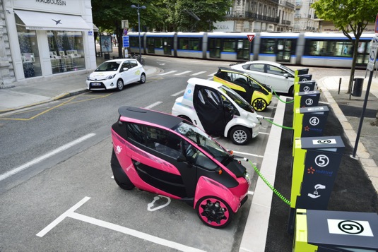 auto elektrická tříkolka Toyota