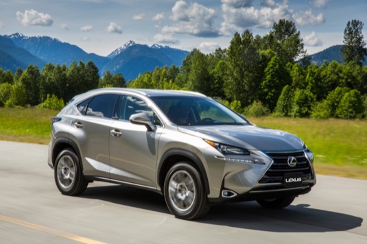 auto Lexus hybridní SUV NX