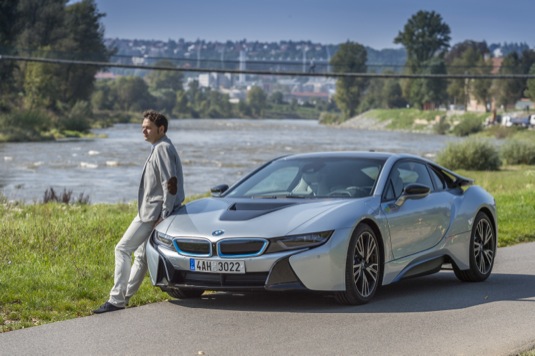První plug-in hybrid BMW i8 je možné vidět v Praze a okolí - díky společnosti Nano Energies