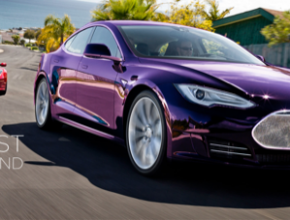 auto Tesla Model S fialová