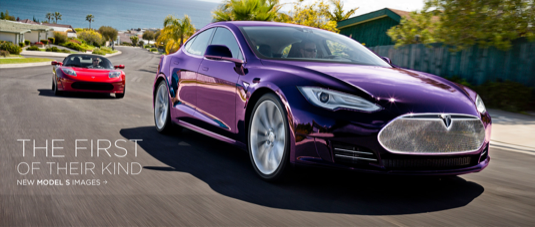 auto Tesla Model S fialová