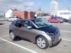 auto elektromobil BMW i3